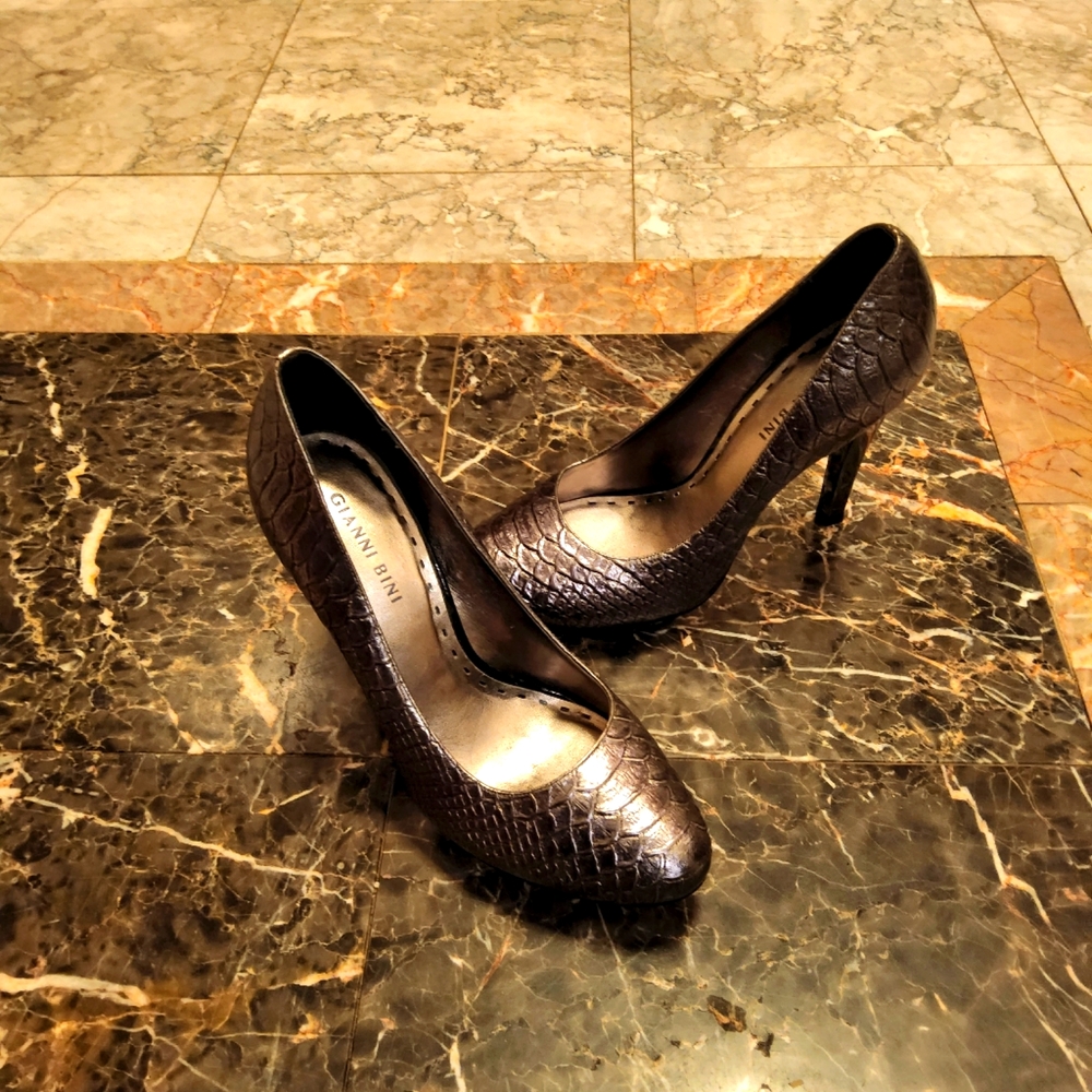 Gently used 1x Gianni Bini Nordstrom leather shoe. SZ 8